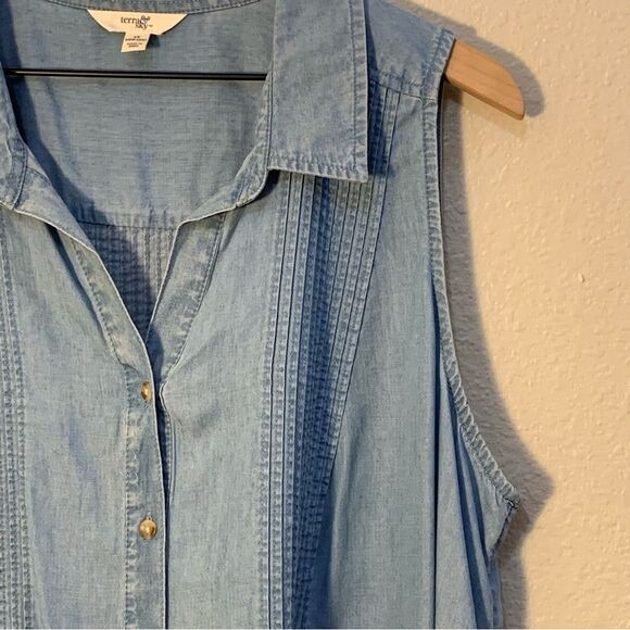 Terra & Sky Pintuck Camp Shirt Sleeveless Button Shirt Women’s Blue 1X 16W/18W. - Picture 5 of 13